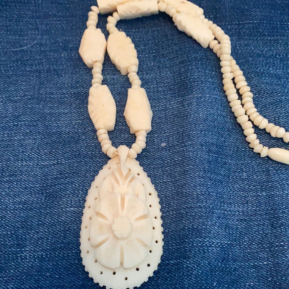 Beautiful Vintage Carved Ivory Necklace